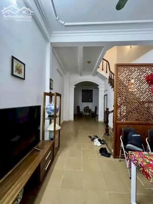 Siêu phẩm phân lô Hoàng Cầu, 47m² x 4 tầng – Ô tô đỗ gần, 2 thoáng, sổ đẹp, dân xây chắc