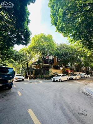 Bán tòa văn phòng Dịch Vọng, gần CV Cầu Giấy, đường ô tô vỉa hè, DT 109m2, MT 6m