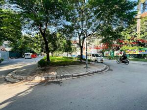 Gia đình cần bán biệt thự KĐT Mỹ Đình, đất lành vượng khí, DT 221m2, MT 10m