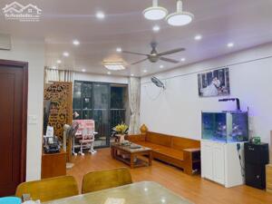 Bán gấp căn hộ chung cư Green Stars – DT 102m2 – Giá chỉ 8 tỷ.