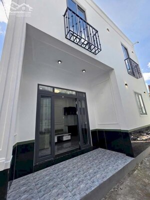 bán căn nhà 1 trệt 1 lầu xây mới, hẻm 52 hùng vương, 2 phòng ngủ, hướng đông bắc