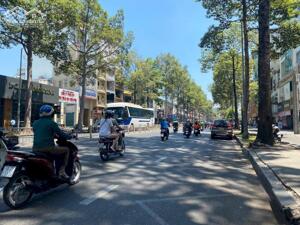 Góc 2 Mặt tiền ngay Trần Hưng Đạo, 4.5x25m. 4 tầng, Chỉ 37.9 tỷ