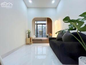 Căn hộ ban công 30m2 quận 10 đường Tô hiến thành gần Vạn Hạnh mall