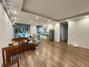 Cần bán gấp siêu phẩm chung cư 121m2, 3 ngủ, lô góc view đẹp