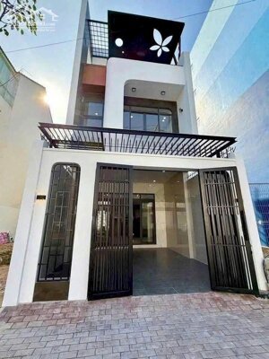 NGÂN HÀNG THANH LÝ CĂN LẦU SỔ RIÊNG CHỈ 700TR NGAY TRUNG TÂM