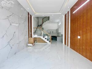 BÁN NHÀ NGAY GẦN VÒNG XOAY CỔNG 11 - SỔ RIÊNG THỔ CƯ HOÀN CÔNG - 700TRIỆU NHẬN NHÀ