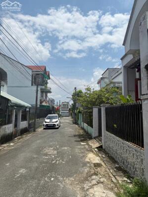 Bán nhà gác lửng xây kiên cố gần bệnh viện Hoàn Mỹ, Tân Mai, Biên Hòa, 108m2, giá 4.3 tỷ.