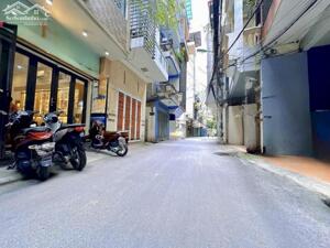 Siêu Phẩm Phân Lô Hoàng Cầu - 48m² - Gara Ô Tô - Ngõ Thông - 6 Phòng Ngủ - Nhà Đẹp Ở Ngay