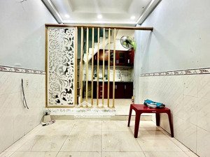 bán nhà mới đẹp, nở hậu - 2 lầu 2 phòng ngủ hẻm trần hưng đạo