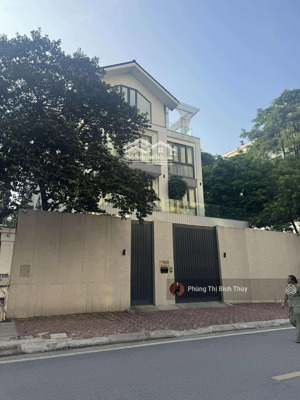 bán biệt thự lô góc kđt dịch vọng- gần công viên cầu giấy- 275m2- mt: 40m- 120 tỷ