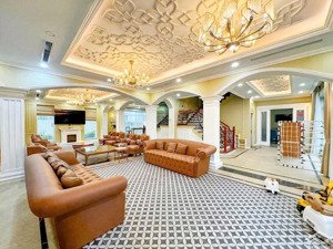 bán nhà 106 hoàng quốc việt - phạm tuấn tài, góc, 2 ô tô tránh, vỉa hè, vp, dòng tiền 65m2*18.5 tỷ