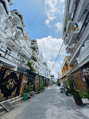 bán gấp nhà 4 tầng mới - hẻm xe tải - khu nhà vip - dọn ở ngay