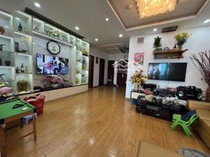 gia đình tôi cần bán căn hộ tại 93 láng hạ ban công đông nam 105m2 2pn 2vs giá 11.5 tỷ