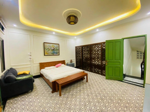 bán gấp nhà mặt ngõ pl phố lê đức thọ.dt:190m2,mt:20m.ngõ rộng 9m,có vỉa hè,view thẳng vườn hoa