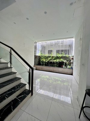 chính chủ bán liền kề 5t, đã hoàn thiện 79m2 , sổ đỏ, cạnh chợ. lh: 