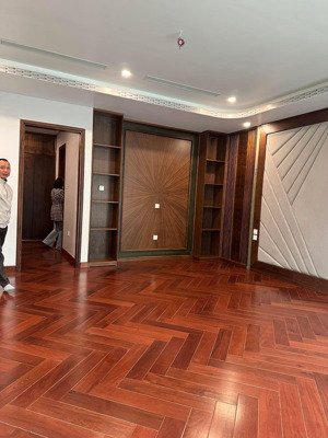 bán nhà mp trúc bạch trấn vũ ba đình hiếm nhà lô góc dt 51m2. mt 4,5m. 4 tầng. giá 35,5 tỷ