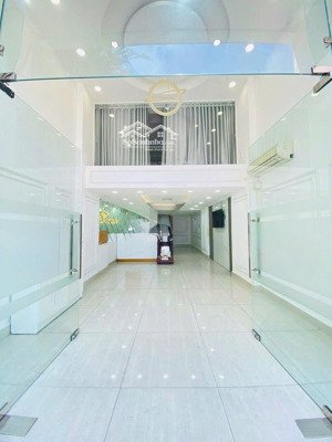 cho thuê nhà mặt tiền minh phụng-p2-quận 11
dt sử dụng: 240m - nhà đẹp có thang máy - giá:40triệu