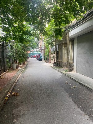 phân lô ô tô vào phố trần quốc hoàn-cầu giấy 60m2x4 tầng, mặt tiển 5m, giá chỉ nhỉnh 20 tỷ