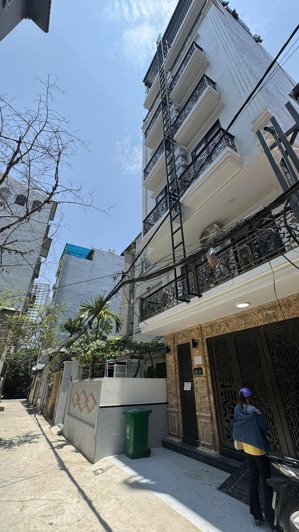 cơ hội duy nhất sở hữu chdv 7 tầng thang máy minh khai. dt:100m2 - 28 phòng, dòng tiền 130tr/ tháng