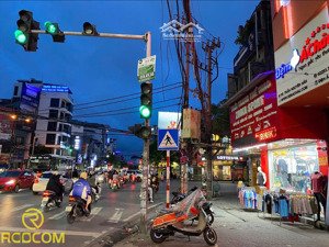 nhà mặt phố trần nguyên hãn, ngay ngã tư lớn, vỉa hè rộng, nhà đẹp, nhận diện, tiếp cận tốt!