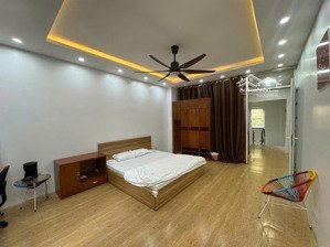 cho thuê nhà 4 tầng ngay sát mặt đường văn cao