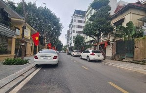 6 tầng thang máy hồ tây, ô tô vào nhà, 51m2 mt rộng giá chỉ 14 tỷ