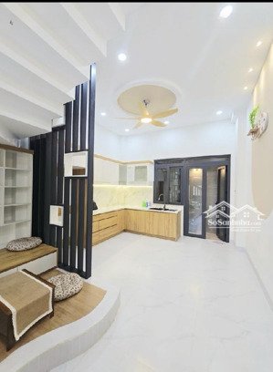 bán nhà q9. 3 tầng, 3pn, giá 4,85 tỷ.