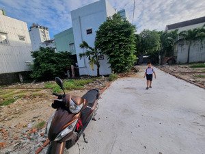 gia đình tôi cần bán lô đất kiệt trương định, phường sơn trà (vị trí cách bãi tắm mân thái 200m)