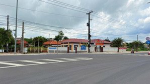 bán nhà phước thuận góc 2mt ngay trường thcs phước thuận. cách đường hmt 200m