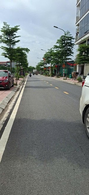 nhà mặt tiền kd ô tô tránh 7tỷ200 30m2 đường 15m thanh trì hà nội nay là đại thanh hà nội vỉa hè 6m