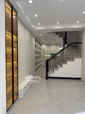 nhà mới 7 ngủ đẹp, 38m, 5 tầng, 3 gác phi,đi bộ 5 phút trường 3 cấp, đông thiên chính chủ 6.9 tỷ