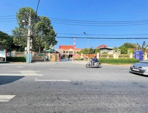 chú tuấn chuẩn bị đi định cư, gửi bán lô đất 226m2 tường rào vuông vức ngang 8m, hợp làm nhà vườn