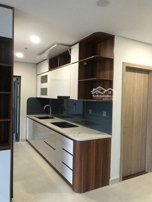 cho thuê căn 101m, tầng cao thoáng mát, ban công đông nam, đồ mới vừa đóng chỉ xách vali về ở