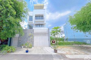 cho thuê văn phòng quận 2 giá 40 triệu, 4 tầng, 192m2 (8x24m), có gara để ô tô & sân vườn