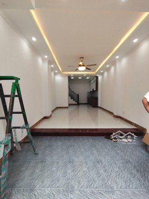siêu vip! lô góc hoàng quốc việt, xây chắc chắn, ngõ 3 gác tránh, 30m ô tô đỗ, mới ở luôn 42m2*5t