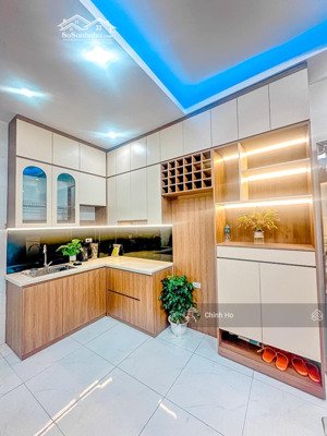 nhanh tay, 30m2 5 tầng 6tỷ2, nội thất đẹp về ở luôn, trung tâm hai bà trưng tiện ích đầy đủ.