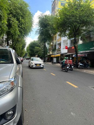 bán nhà mt q5 giá rẻ bất ngờ. (3,5 x 11,5m) vuông vức. giá 11,5 tỷ