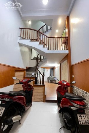chính chủ bán nhà riêng phố lê trọng tấn 34m2 đẹp mộng mơ - một bước ra phố