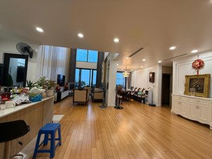 chủ nhà tin tưởng gửi bán căn hộ 89m vuông dự án the zei liên hệ em để được giá tốt 