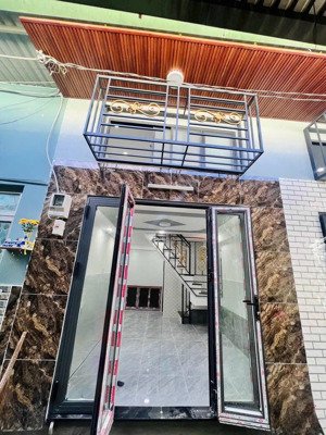 tôi bán nhà sd 34 m2, 1 trệt. 1 lầu, 2 pn, 2 wc, tuyệt đẹp, quận 7, giá: 780 triệu