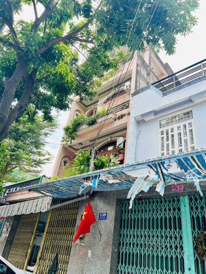 nhà mặt tiền 137 đường 55 tên lửa: diện tích 5m*16m