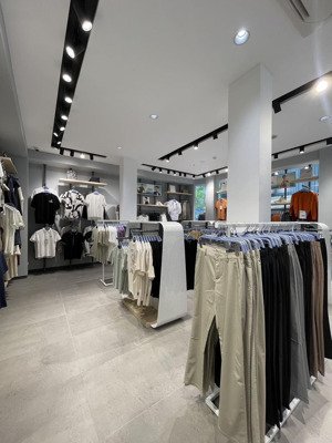 cho thuê nhà mặt phố thái hà mặt tiền 15m, diện tích 320m2, gần rạp phim quốc gia