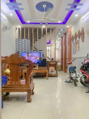 chính chủ bán nhà 4 tầng, xe hơi vào nhà, 32m2, shr, ngay hương lộ 2, chỉ 4 tỷ 350 tl