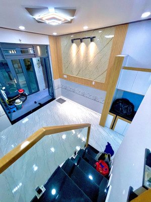 nhà (4x5m) có 2pn ngay hiệp thành 22 q12 gần chợ giãn dân. giá 798tr còn bớt