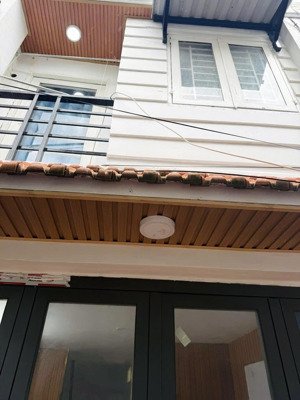 tôi bán nhà 36 m2 sd, sổ hồng, 1 trệt. 1 lầu, tuyệt đẹp, quận 7, giá: 1,45 tỷ