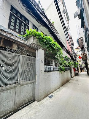 bán nhà hoàng quốc việt 35m2*5t, ngõ to rộng, nhà đẹp, gần phố, dân trí cao, 8.3 tỷ