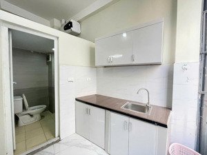 chính chủ cho thuê phòng khương trung điều hòa nóng lạnh máy giặt đầy đủ khép kín full đồ 4,5 triệu