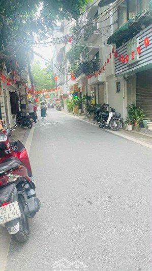 mặt phố vip ba đình đặng tất, hà nội lô góc, ô tô đỗ cửa, kinh doanh, sổ đẹp, nhà năm giữa phố.