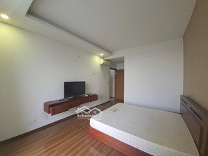 chủ nhà cho thuê nhanh căn hộ 2pn khu thảo điền pearl - giá thương lượng với khách thiện chí