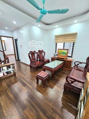 bán nhà nhổn - đh công nghiệp - 40m2 - lô góc - ô tô đỗ cổng - ngõ thông - 6.3 tỷ